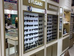 -美式眼镜·授权蔡司.依视路.尼康.豪雅.明月(人民广场店)