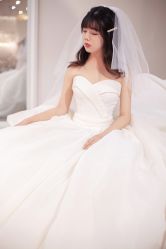 -艾米丽婚纱礼服