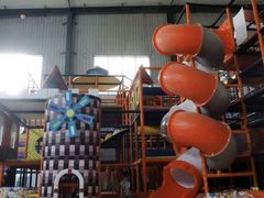 -反弹空间蹦床主题乐园