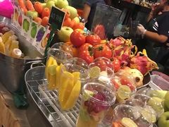 -席娜卡琳火车铁道夜市