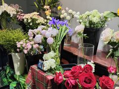 -何兮花店·气球派对鲜花店(马桥银春路万科城店)