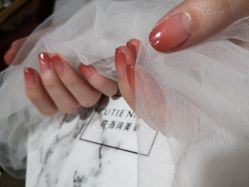 -悦指间美甲美睫