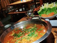 -野山舂·贵州现舂酸汤火锅(鸿通城店)