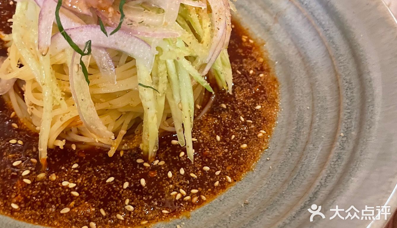 摆盘超美，但我没吃饱的韩料店[吐]