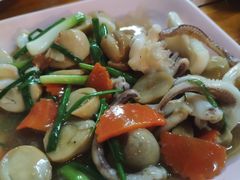 炒鱿鱼-Ruam Saep Yok Khok Som Tam
