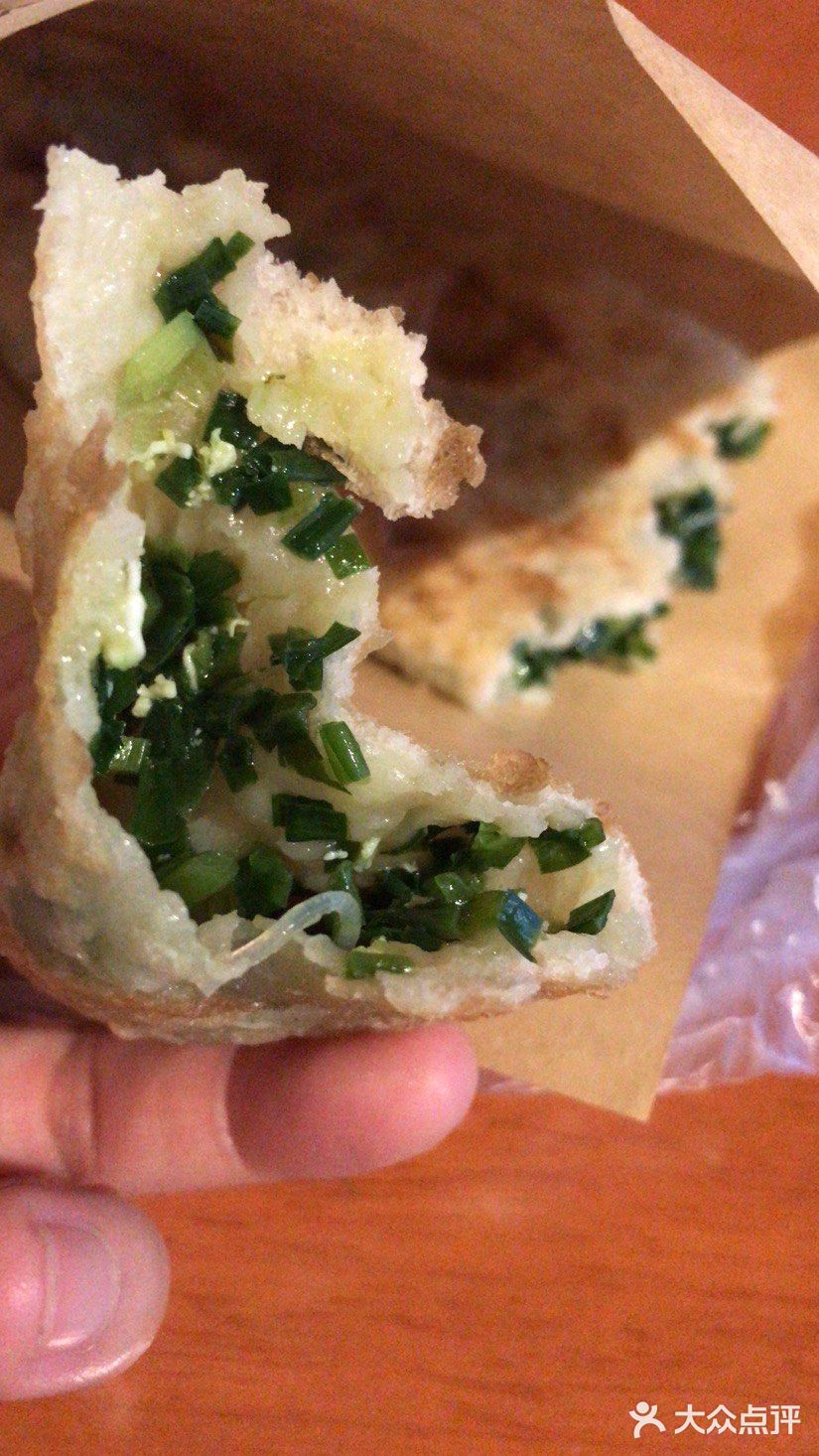 阿姨没有想马上煎的样子