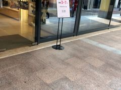 -Longchamp(佛罗伦萨小镇奥特莱斯店)