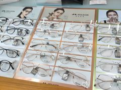 -视野联行眼镜•蔡司•依视路(温江店)