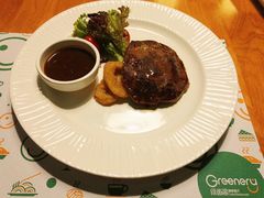 烧焗华盛顿沙朗牛排配香葱薯角-绿茵阁牛扒餐厅(客村店)