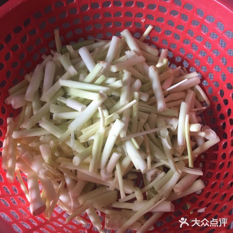 鲜的不得了的茭儿菜炒肉丝