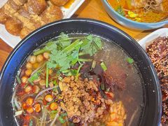 -爆炸头阿姨小四川正宗川味小吃(无任何分店)