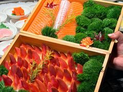 -雍容荟活帝王蟹活龙虾自助(苏宁旗舰店)