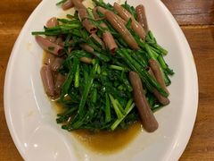 韭菜炒海肠-老东镇啤酒屋海鲜加工·蒸汽海鲜·海鲜烧烤(台东店)