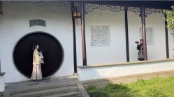 -一揽芳华汉服旗袍体验馆(拙政园店)