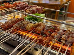 -哈尔滨小酒馆·鲜肉现穿自助烧烤(康新花园店)