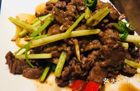 Hakka Stir-Fried Small Yellow Beef