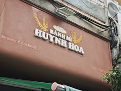 -Bánh Mì Huynh Hoa