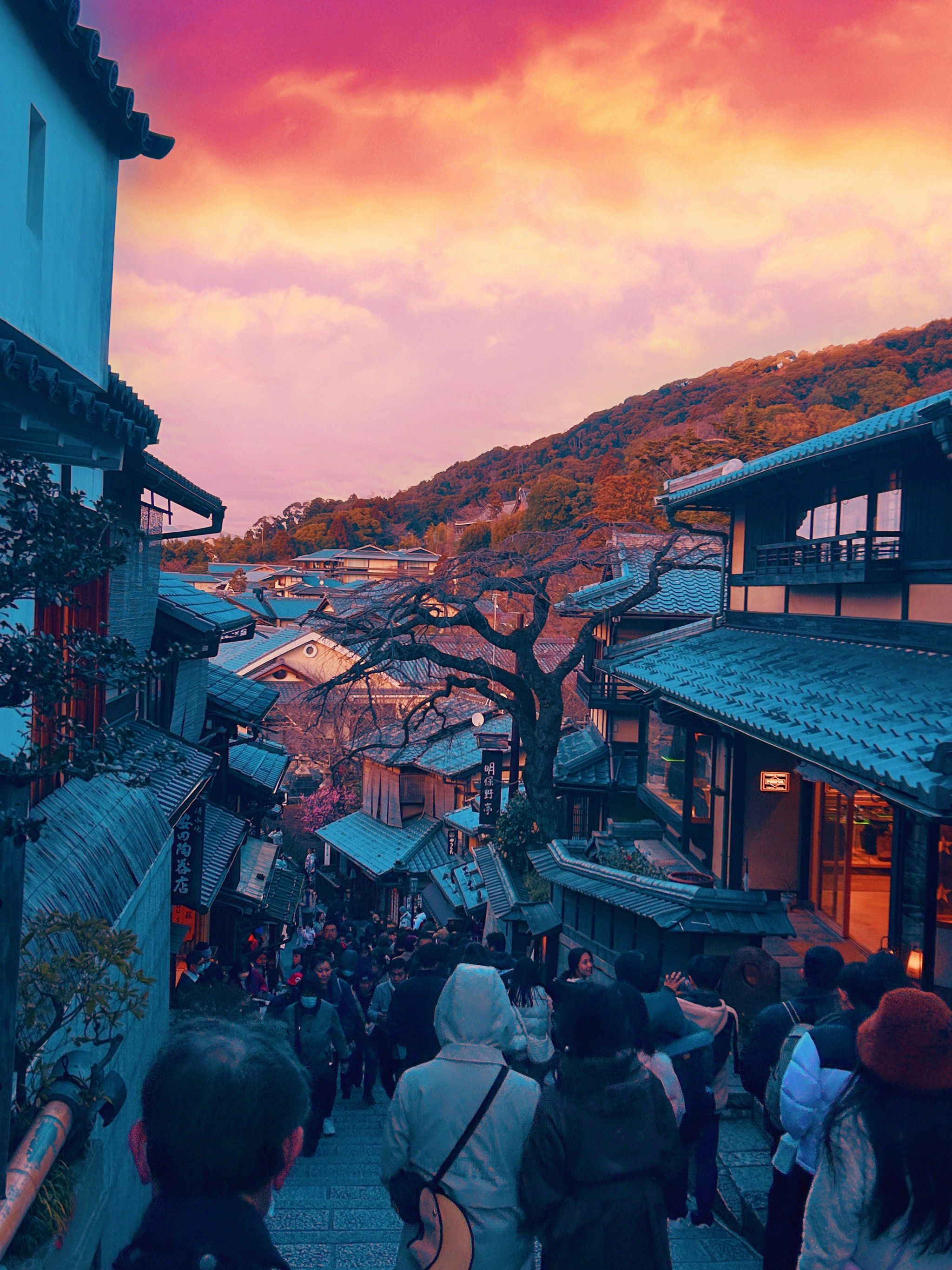 映晚霞一抹夕阳美如画 
#京都二年坂三年坂 #京都旅行 #日本自由行
