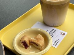 滇红玫瑰乳扇拿铁-FOOOO CITY CLUB 孚乐里音乐西餐酒吧(悠方店)