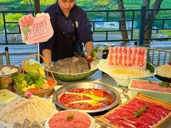 -茅草房·河畔园林火锅