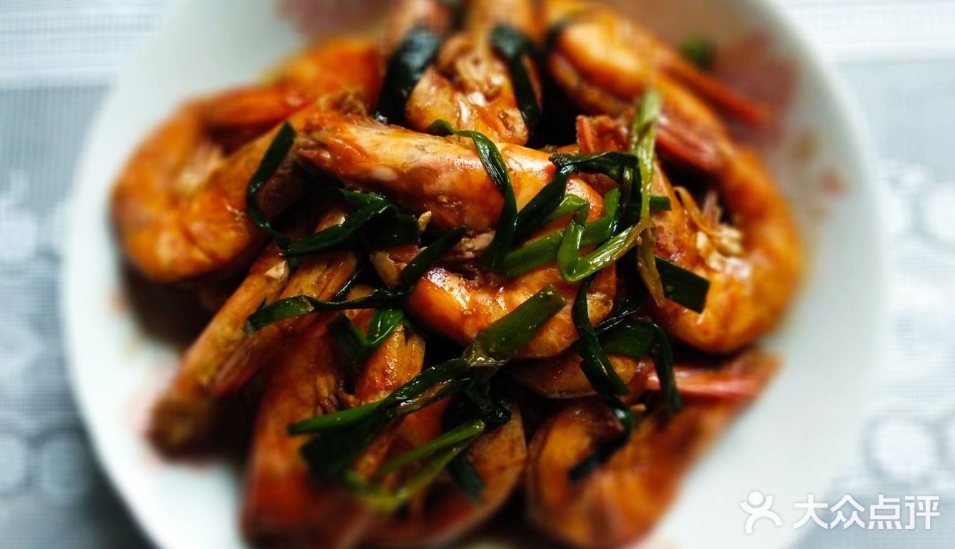 调料:食用油、香葱、生抽、老抽、料酒 步骤