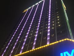 -永恒朗悦酒店(广西大学地铁站大学东路万达广场店)