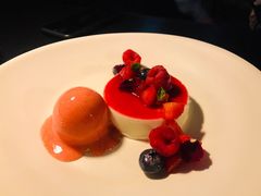 意式奶冻配当季水果-Mercato莫卡多露台餐厅与酒吧(K11店)