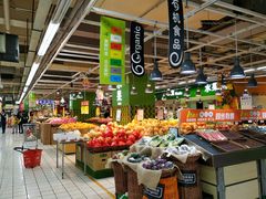 。蔬菜水果区品种繁多，新鲜，价格便宜。-家乐福(八宝街店)