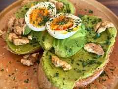 牛油果煮蛋吐司-RAC BAR(安福路店)