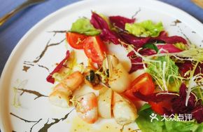 Italian Seafood Salad with Mixed Greens