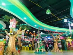 -维佳童话镇演出现场(徐东店)