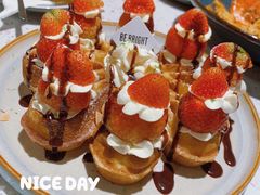 草莓忌廉华夫饼-BE BRIGHT KITCHEN(正佳广场店)