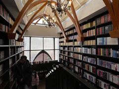 -钟书阁(松江泰晤士小镇店)