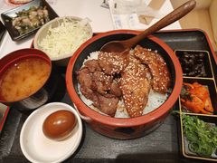 鹅肝嫩肩双拼烧肉饭-牛邸·烧肉饭(来福士店)