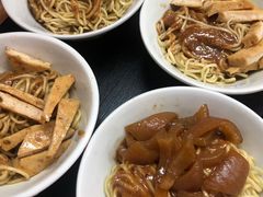-松树干拌面店