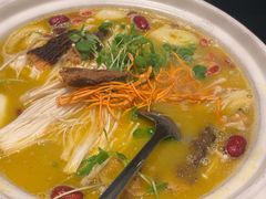 -帅巴人舅母子腊蹄民俗村