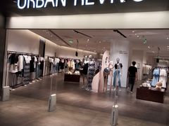 -URBAN REVIVO(高德置地广场·春广场店)