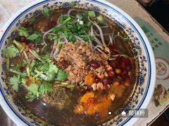 -爆炸头阿姨小四川正宗川味小吃(无任何分店)