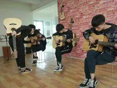 -八度音乐吉他教室(汉广店)