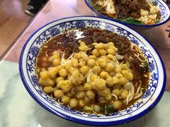 -渝之汇牛肉豌杂面