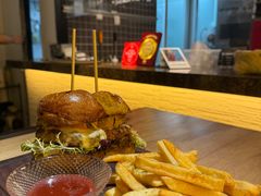 -LESCEDARS Brasserie Bistro香柏树