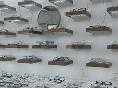 -翰佐蔡司小乐圆·依视路星趣控·暴龙眼镜折扣店