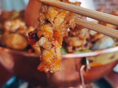 铜炉销魂蛙锅（麻辣酱香）-炉小二铜锅牛蛙•川湘菜(三里屯店)