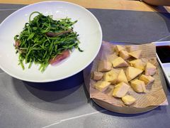 鸡油腊味炒豆苗-潮界(大学路店)