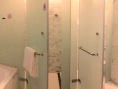 -上海滴水湖皇冠假日酒店