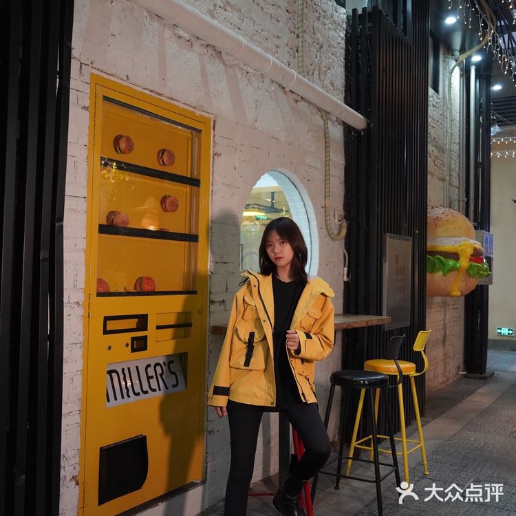 新店首发｜潮复古美式街头汉堡！足足6层肉饼！