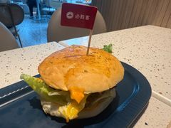 经典秘汁炭烤风味牛堡-必胜客(省府店)