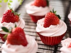 春樱草莓蛋糕-星巴克(昆明机场III店)