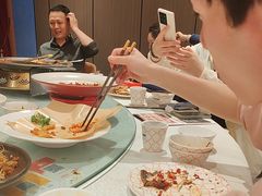 -阿瓦山寨·湘菜现炒·剁椒鱼头王(咸阳总店)