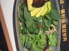 -老牌坊云南鱼豆花火锅(哈西万达店)